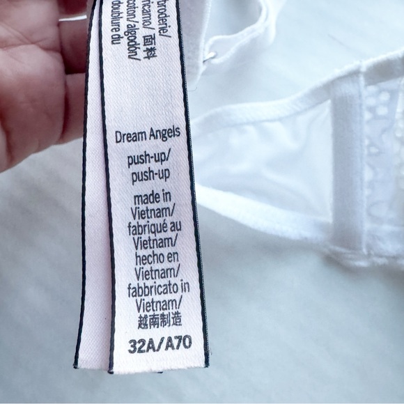 Victorias Secret 2 x Dream Angels Push up Bras in White & Black Lace - Picture 15 of 16